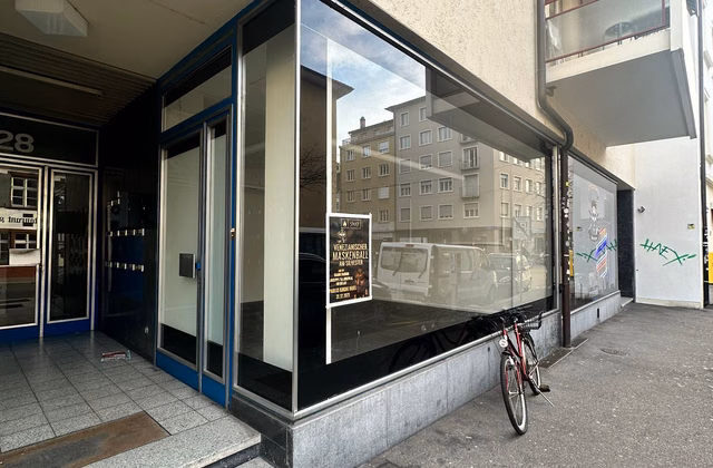 Exciting commercial space – retail, office or showroom in a prime location