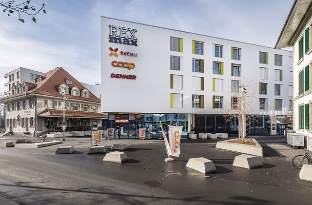 Retail space in prime location