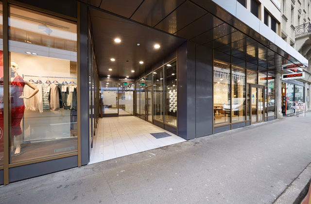 Flexible office or medical practice space in a prime central location
