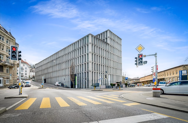 Parking space near the train station — available immediately