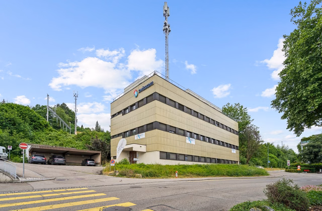 Versatile commercial / storage space in a central location in Uzwil