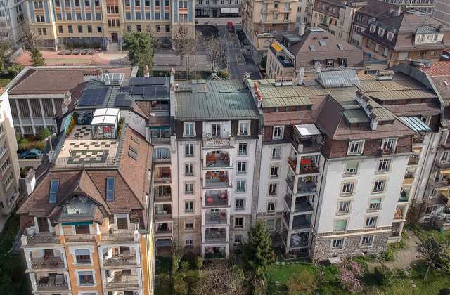Outdoor parking space 400 m from Lausanne train station