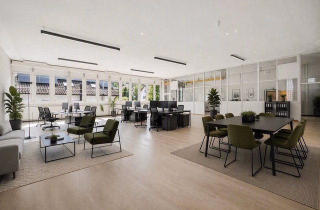 **Attractive commercial space near the train station in Oberdorf BL**