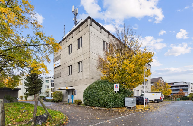 Plenty of space for your ideas – 293 m² bright commercial space in a top location
