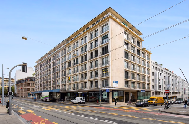 Ideal location - Close to the train station and the UN