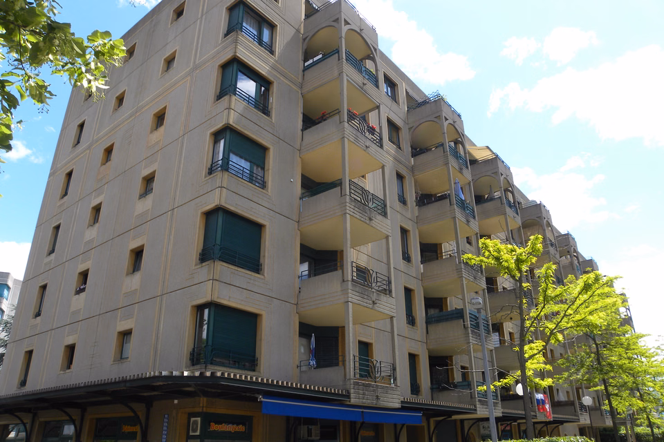 Underground parking near Planète Charmilles shopping centre, Av.d'Aire 93d, 93e, 93f,, 1203 Genève, Geneva, CH