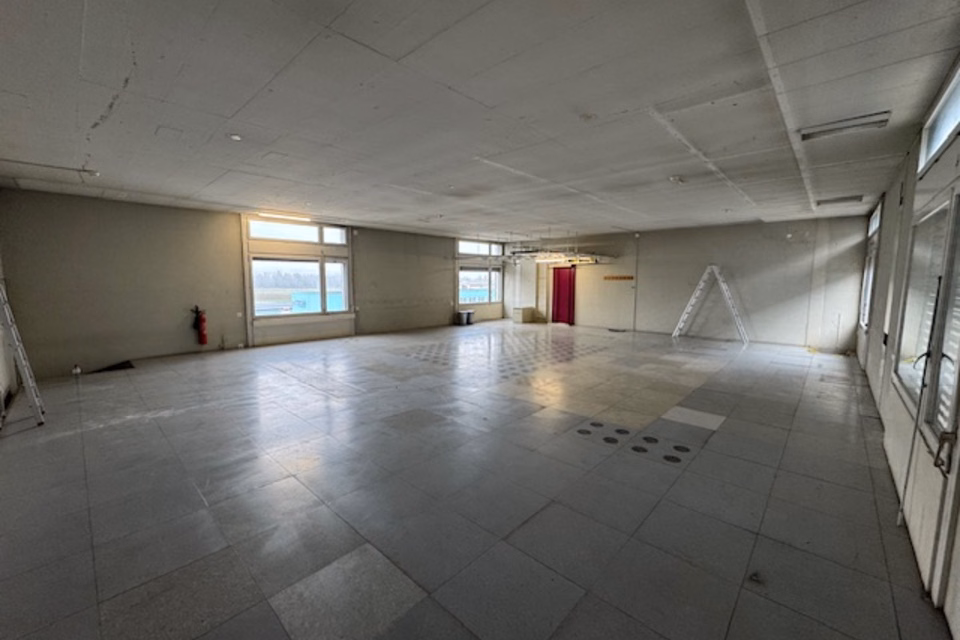 Spacious and affordable commercial space on the 1st floor - with conversion potential, Alte Bernstrasse, 3613 Steffisburg, Bern, CH