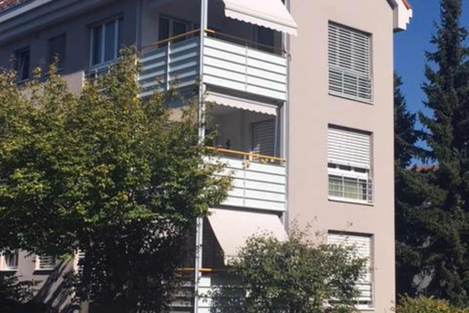 Does your vehicle need a roof over its head?, Spitzgartenweg 2 AEH, 4123 Allschwil, Basel-Landschaft, CH