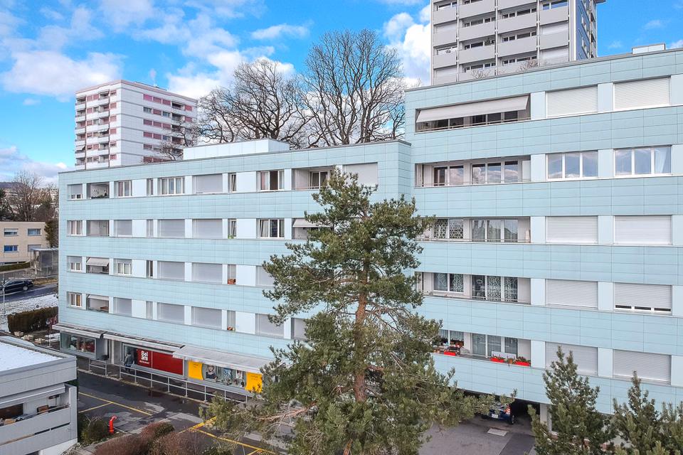 Outdoor parking space near the Chailly district, Ch. du Devin, 1012 Lausanne, Vaud, CH