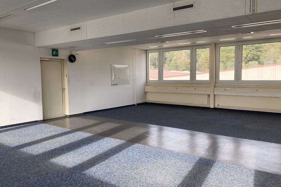 Office space in a busy logistics-industrial quarter, Schützenmattstr. Bürogeb, 8180 Bülach, Zurich, CH