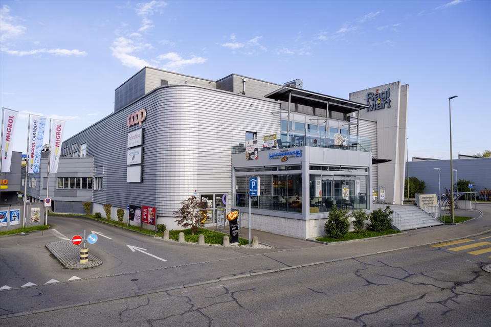 All roads lead to Regensdorf - storage spaces from 50 m², Feldstrasse, 8105 Regensdorf, Zurich, CH
