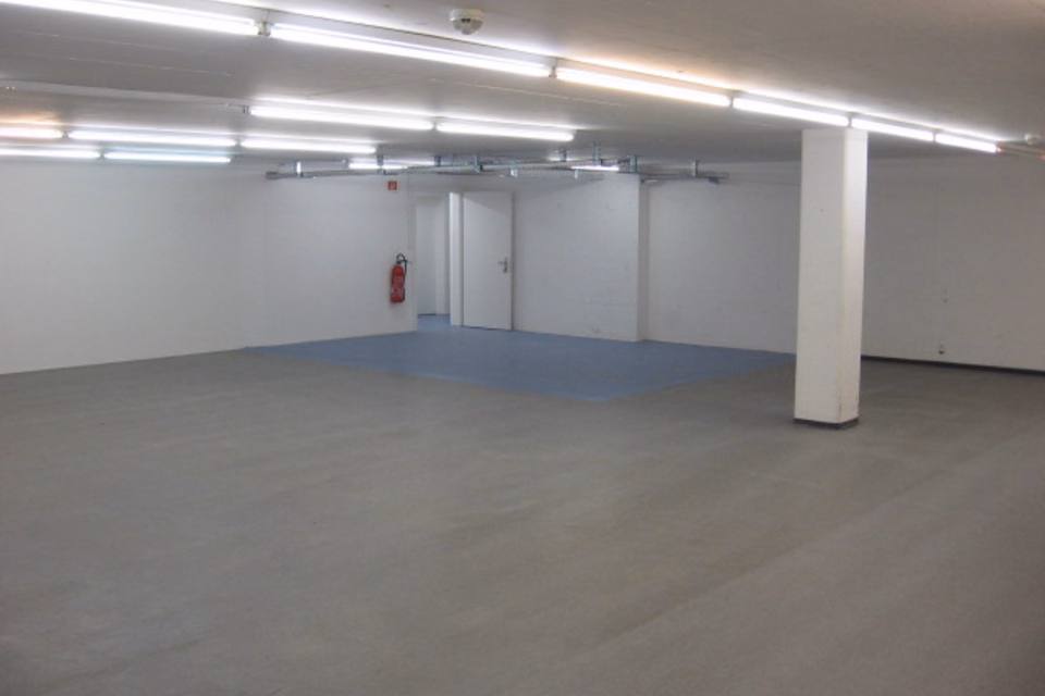 Storage space of 152 m2 for rent near the station, av. de la Gare, 1950 Sion, VS, CH