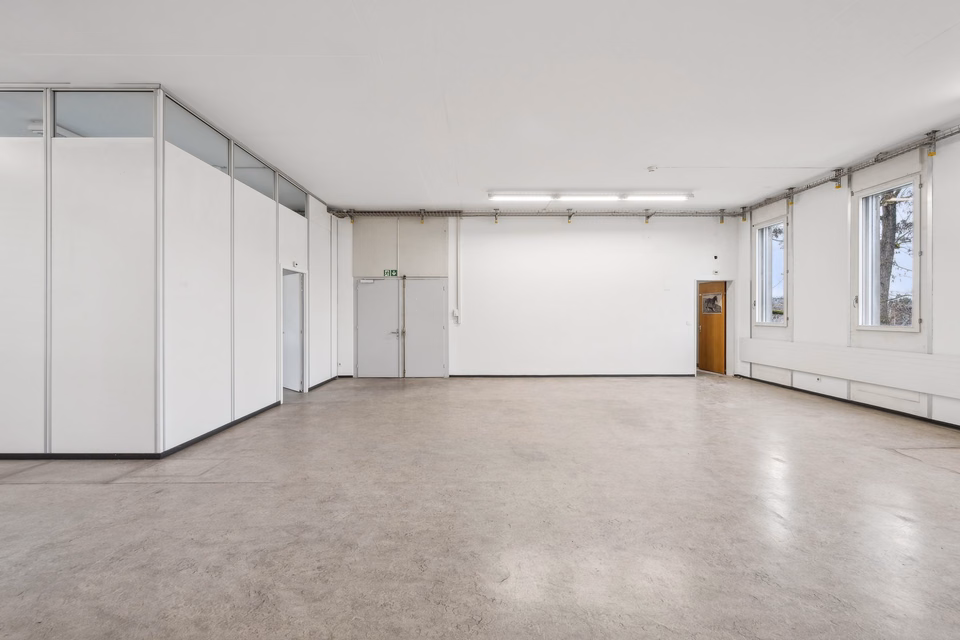 Plenty of space for your ideas: 305 m² commercial space in Arlesheim, Talstrasse, 4144 Arlesheim, Basel-Landschaft, CH
