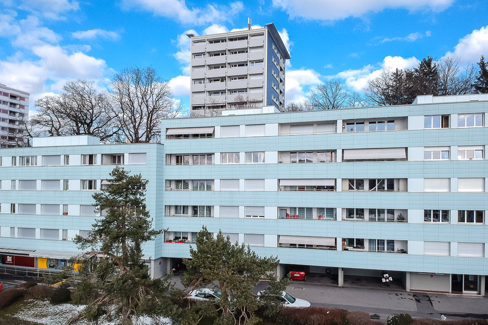 Indoor parking spaces for rent near the Chailly district, Ch. du Devin, 1012 Lausanne, Vaud, CH
