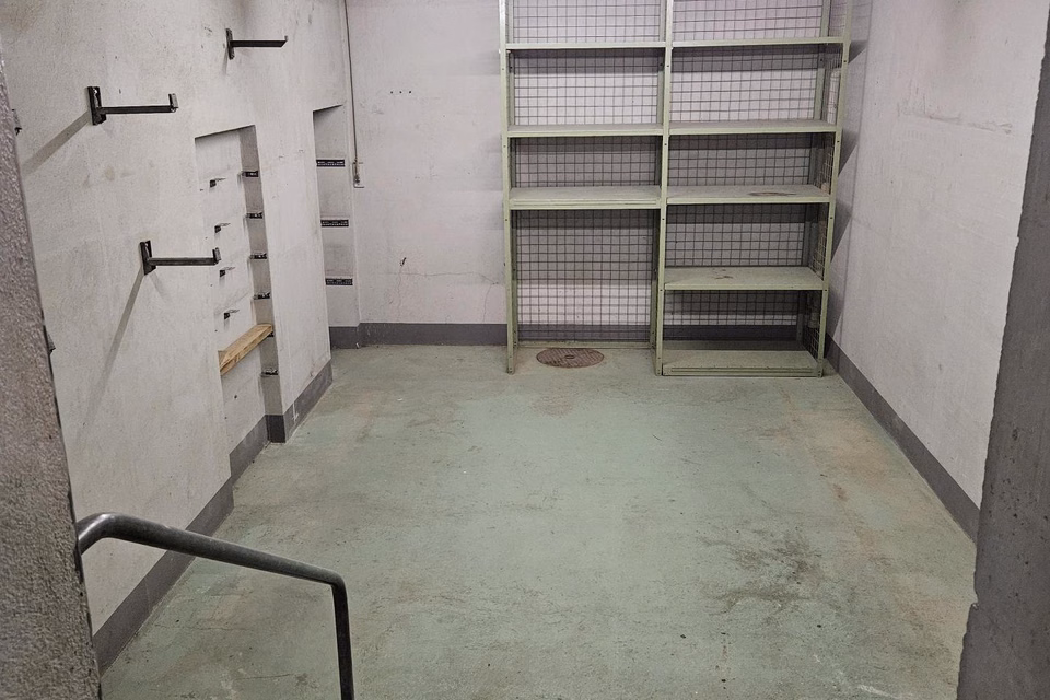 Storage room directly at Spiez railway station, Bahnhofstr., 3700 Spiez, Bern, CH