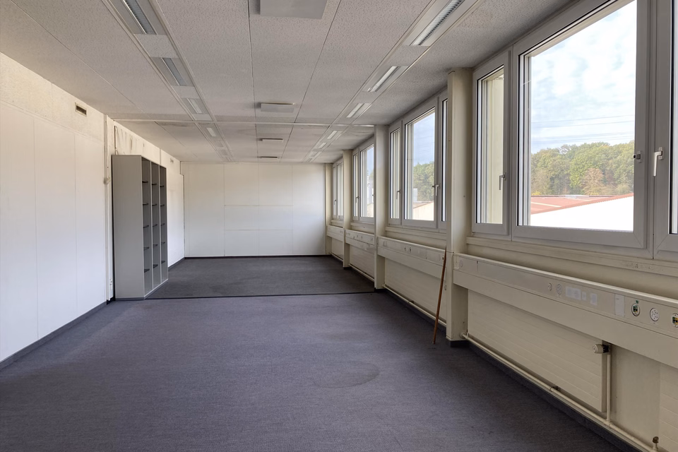 Office space in a busy logistics-industrial quarter, Schützenmattstr. Bürogeb, 8180 Bülach, Zurich, CH