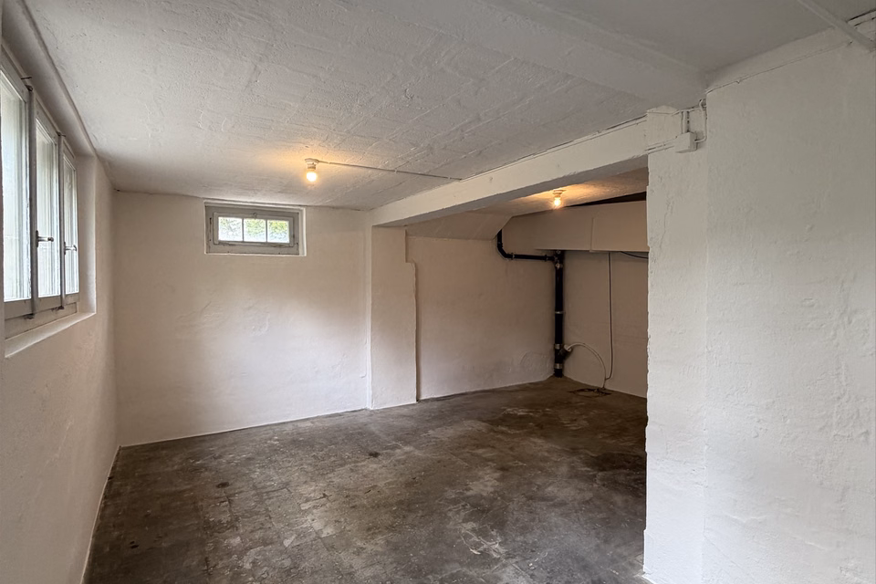 29 m² storage room in a quiet location in Zürich-Wollishofen, Albisstrasse, 8038 Zürich, Zurich, CH