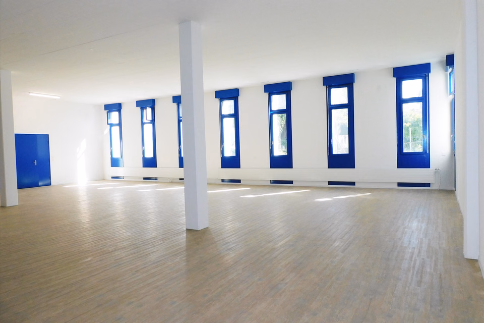 You have the idea, we have the right premises!, Hohlengasse, 3661 Uetendorf, Bern, CH