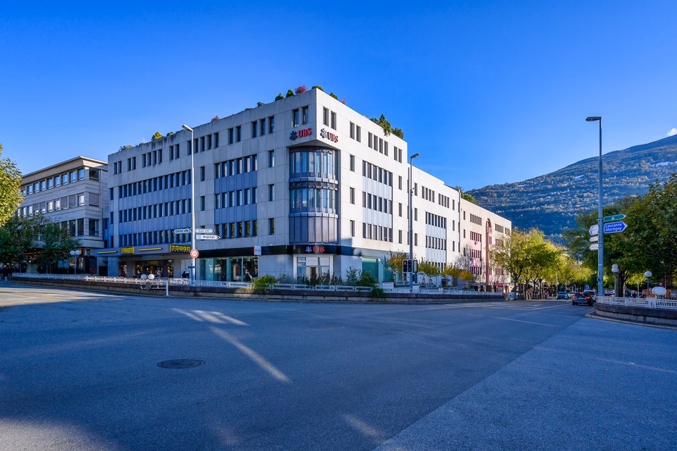 Storage space of 152 m2 for rent near the station, av. de la Gare, 1950 Sion, VS, CH