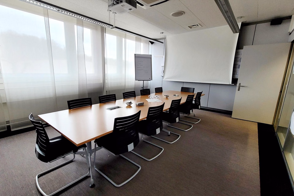 Office space ready for immediate occupancy in a busy logistics‑industrial district, Schützenmattstr. Bürogeb, 8180 Bülach, Zurich, CH