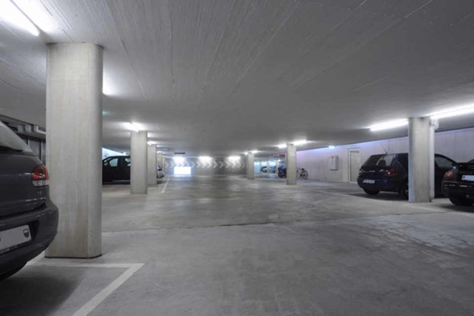 Small indoor parking space near the city center, Parking - Grandes-Roches, 1018 Lausanne, Vaud, CH