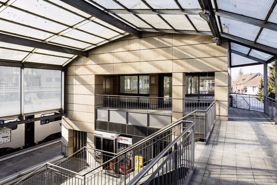 Prime location: Attractive office premises directly at Belp train station, Bahnhofplatz, 3123 Belp, Bern, CH