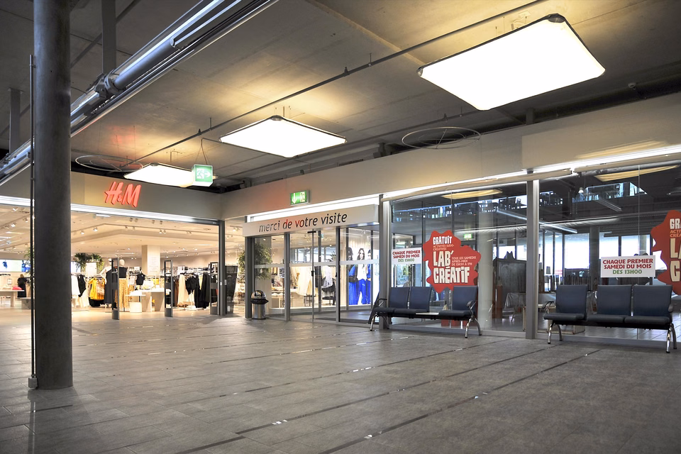 Attractive spaces in the heart of Conthey's commercial area, Rte Cantonale, 1964 Conthey, VS, CH