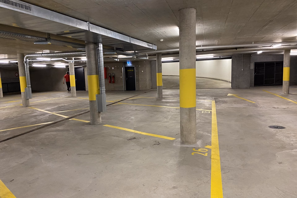 Parking space in underground garage near airport, Route de Ferney 194, 1er s-s, 1218 Le Grand-Saconnex, Geneva, CH