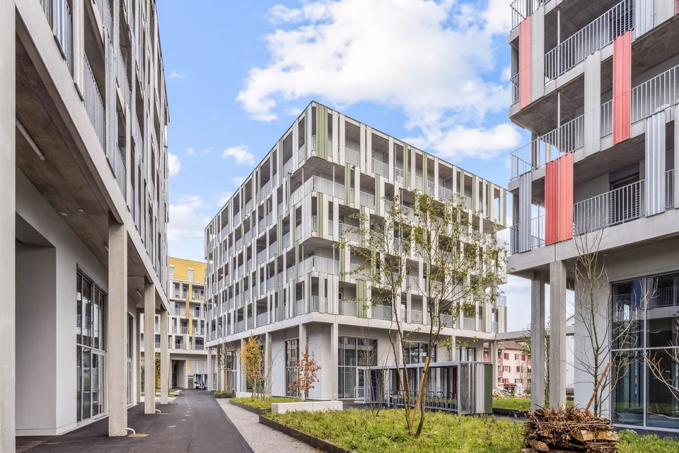 Electric parking space for rent, Hofackerstrasse, 4132 Muttenz, Basel-Landschaft, CH