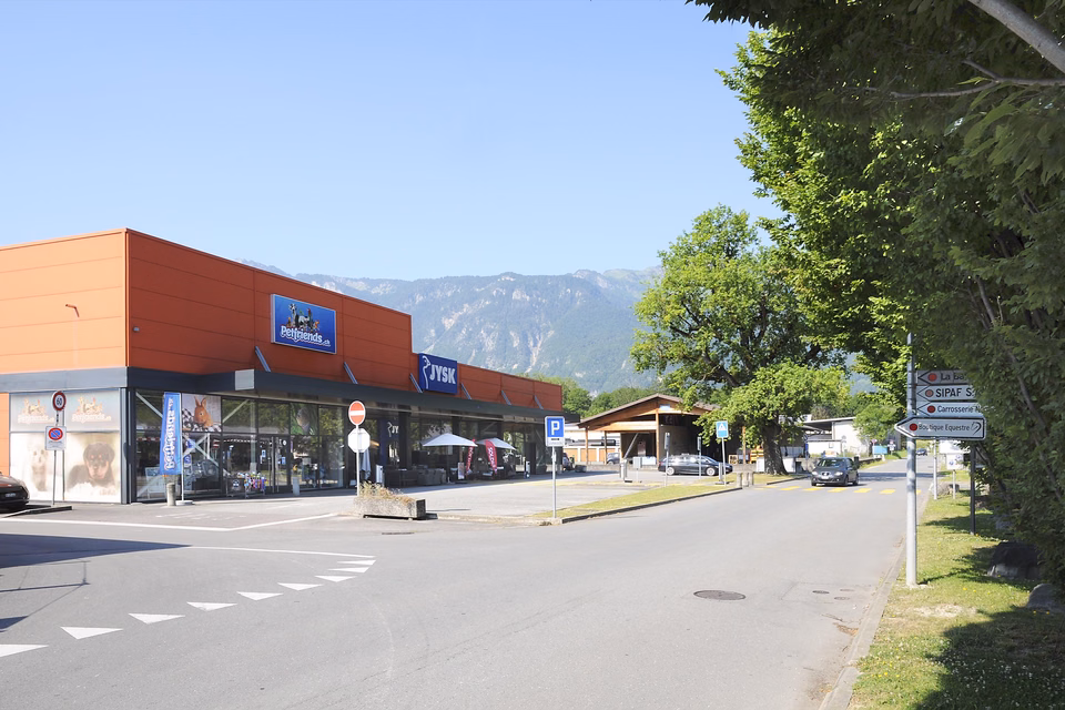 Attractive retail space in the heart of Aigle's commercial zone, ch. sous le Grand - Pré, 1860 Aigle, Vaud, CH