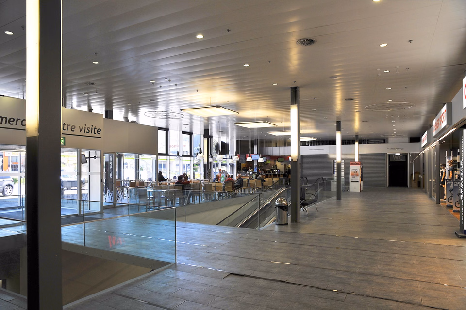 Attractive spaces in the heart of Conthey's commercial area, Rte Cantonale, 1964 Conthey, VS, CH