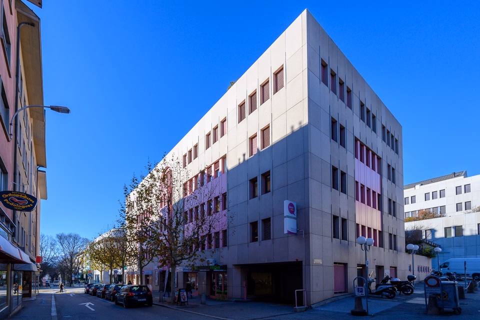 Storage space of 152 m2 for rent near the station, av. de la Gare, 1950 Sion, VS, CH