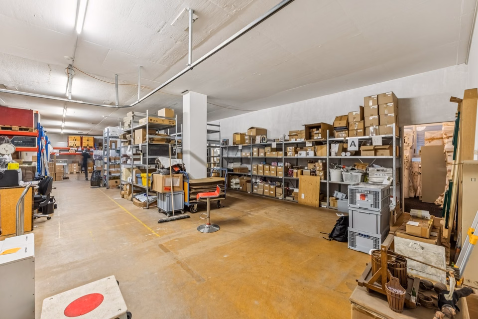 SPACE FOR YOUR IDEAS - versatile commercial space in Zurich Altstetten, Bernerstrasse Nord, 8064 Zürich, Zurich, CH