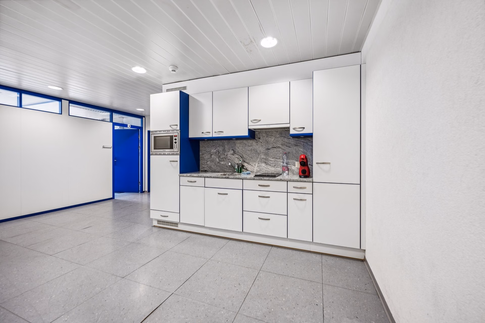 Spacious office premises in a central location, Industriestrasse, 4623 Neuendorf, Solothurn, CH