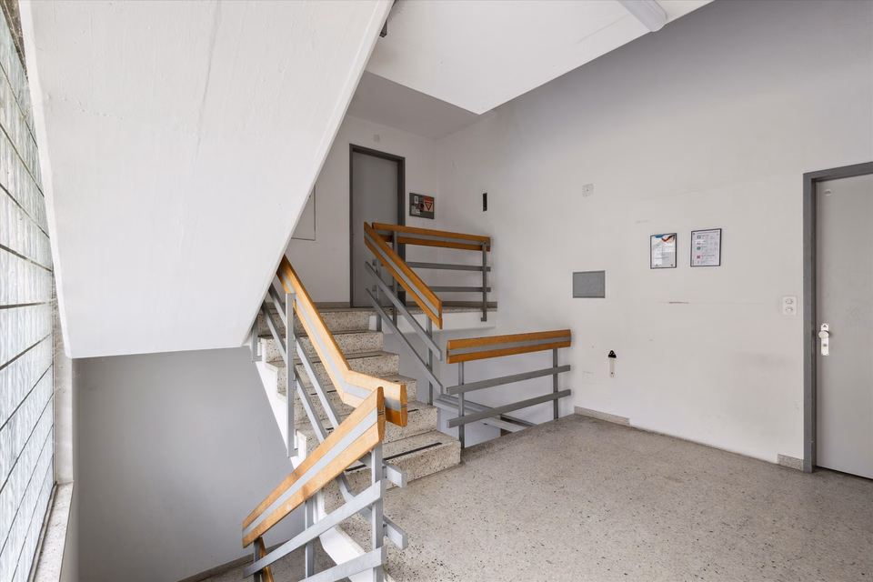 Office, Via Sciupina, 6532 Castione, Ticino, CH