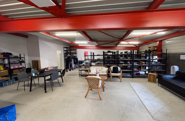 Spacious studio in commercial building in Gretzenbach – 173m²