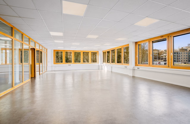 Bright office/practice premises