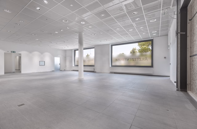 Highly attractive medical practice premises in a central location