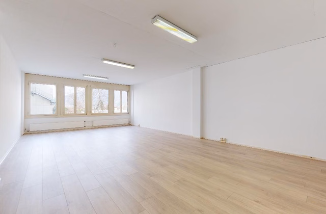 Bright and versatile 68 m2 office – Quartino