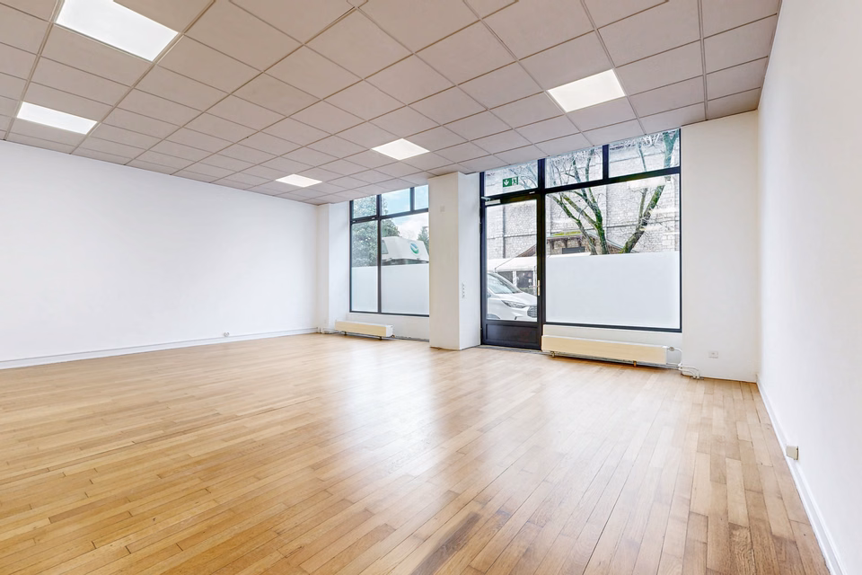 Exceptional visibility for this corner retail unit, Rue du Stand, 1204 Genève, Geneva, CH
