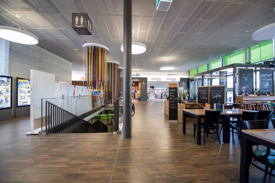 Attractive bistro space with outdoor area, Neue Aarburgerstrasse, 4852 Rothrist, Aargau, CH