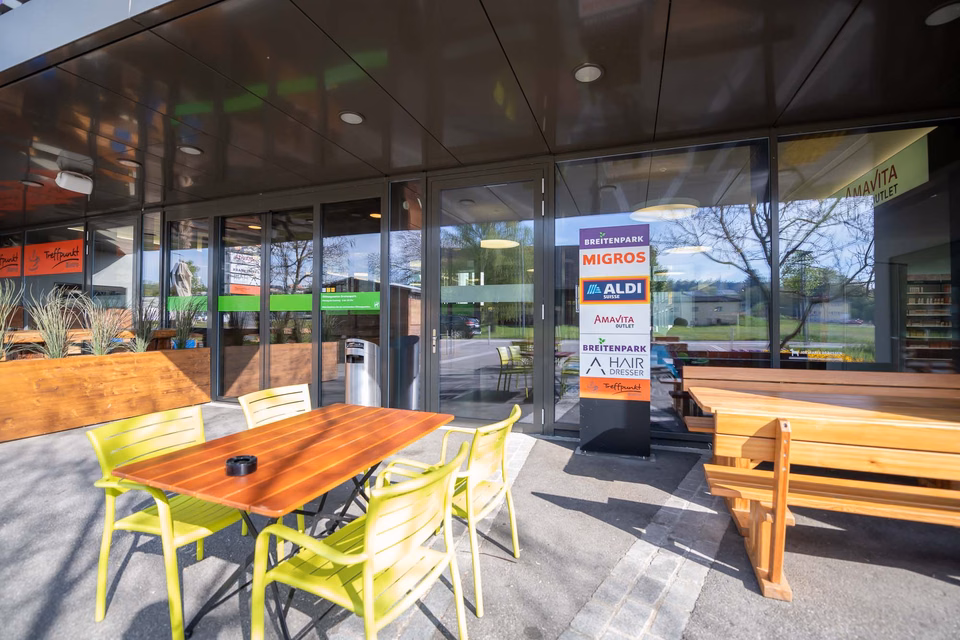 Attractive bistro space with outdoor area, Neue Aarburgerstrasse, 4852 Rothrist, Aargau, CH