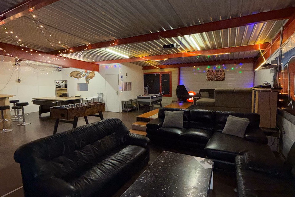 Spacious studio of 105 m² for rent in Gretzenbach, Im Grund, 5014 Gretzenbach, Solothurn, CH