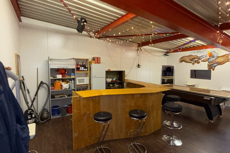 Spacious studio of 105 m² for rent in Gretzenbach, Im Grund, 5014 Gretzenbach, Solothurn, CH
