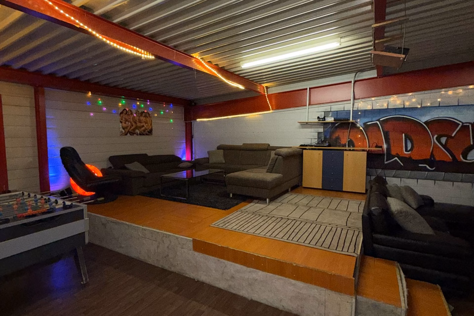 Spacious studio of 105 m² for rent in Gretzenbach, Im Grund, 5014 Gretzenbach, Solothurn, CH