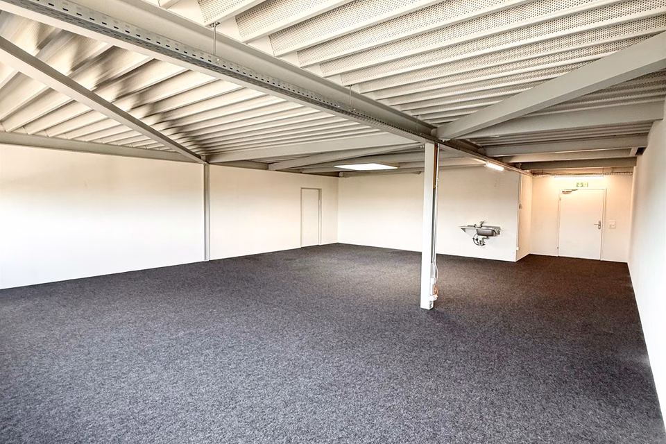 CENTRAL / MODERN / FLEXIBLE, Riedstr., 6330 Cham, Zug, CH