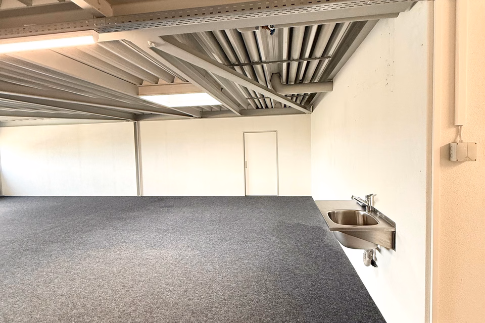 CENTRAL / MODERN / FLEXIBLE, Riedstr., 6330 Cham, Zug, CH