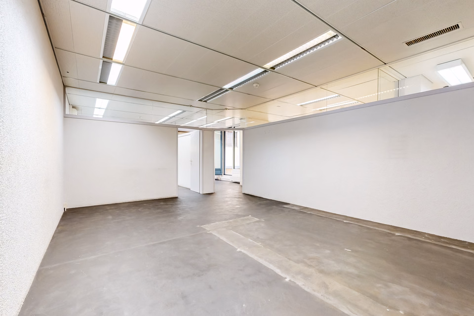 Ground-floor commercial space in an administrative building, Rue Igor-Stravinsky, 1820 Montreux, Vaud, CH
