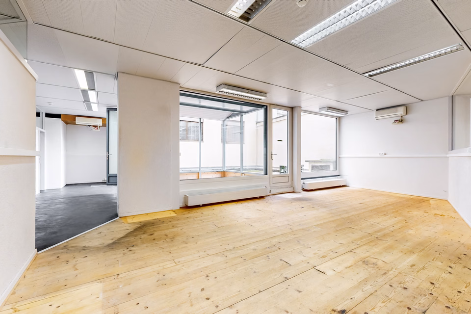 Ground-floor commercial space in an administrative building, Rue Igor-Stravinsky, 1820 Montreux, Vaud, CH