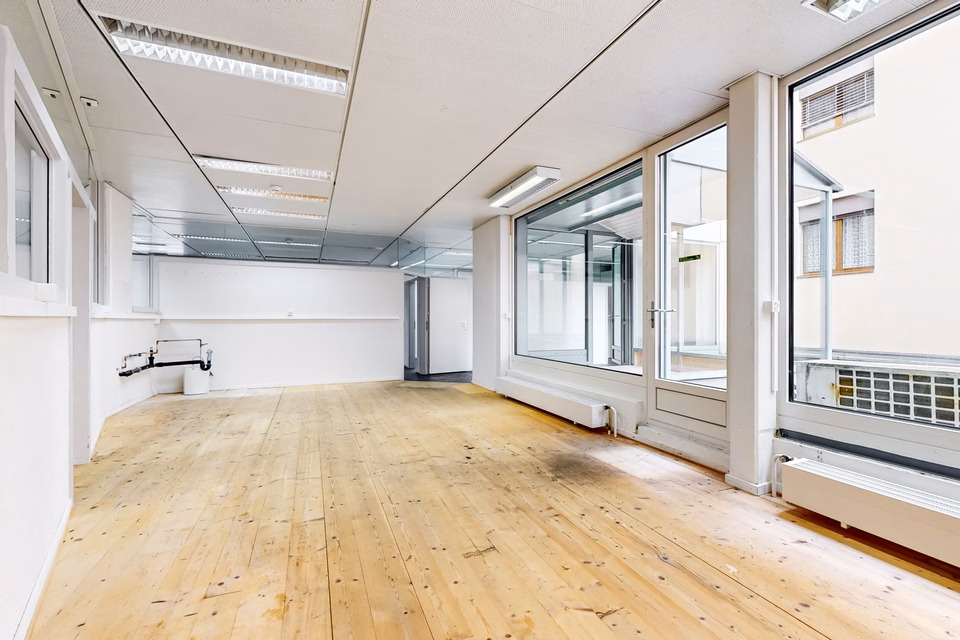 Ground-floor commercial space in an administrative building, Rue Igor-Stravinsky, 1820 Montreux, Vaud, CH